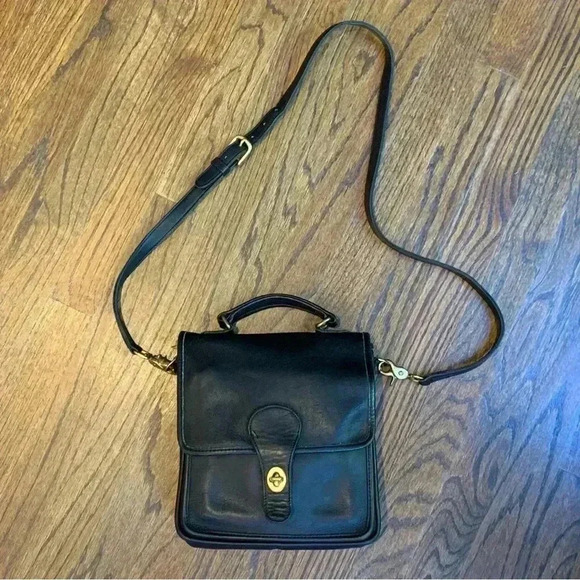 Coach Handbags - Vintage Coach Station Bag Purse